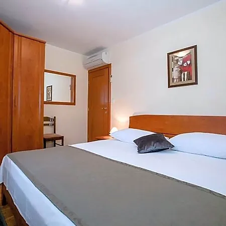 Dionis Hotel Rab Town